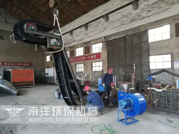 大傾（qīng）角皮帶輸送機製造現場