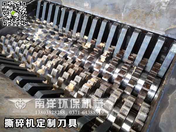撕碎機（jī）破碎腔與動刀輥
