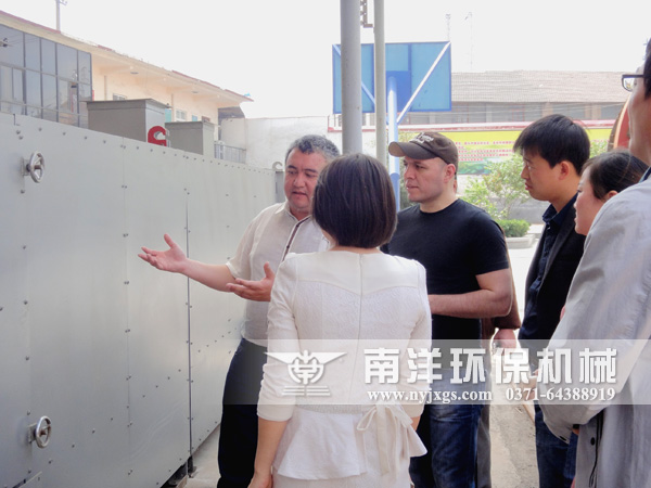 有朋自遠方來:烏茲別克斯坦客戶來我公司選購烘幹設（shè）備